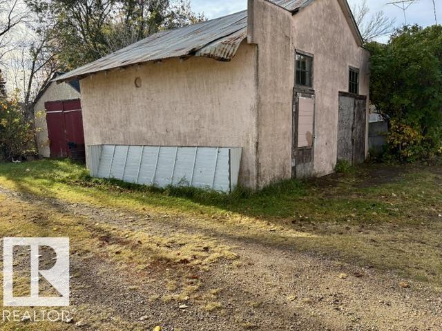 4916 51 Ave Property Photo 32