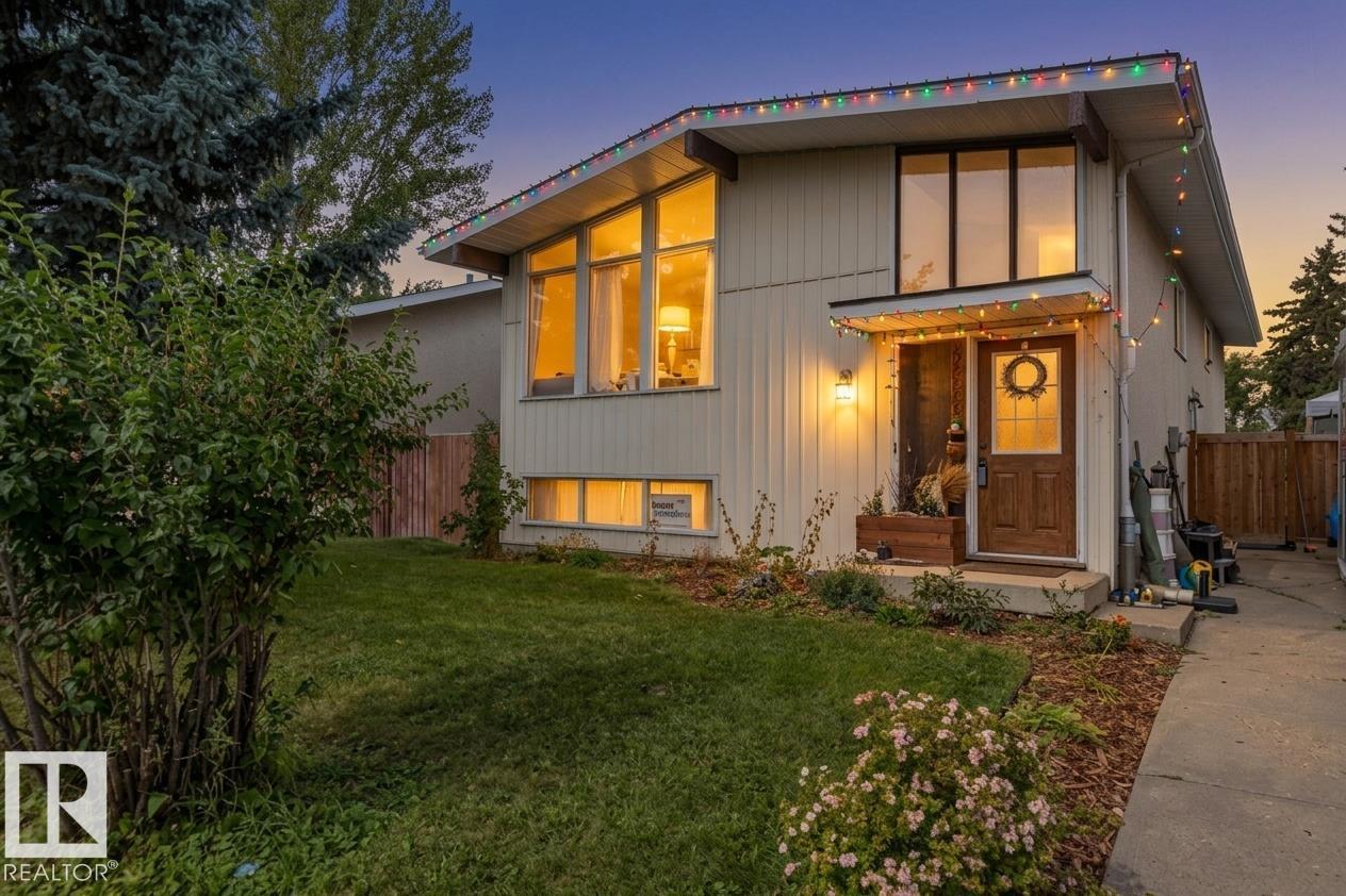 8808 43 Av Nw Property Photo 1