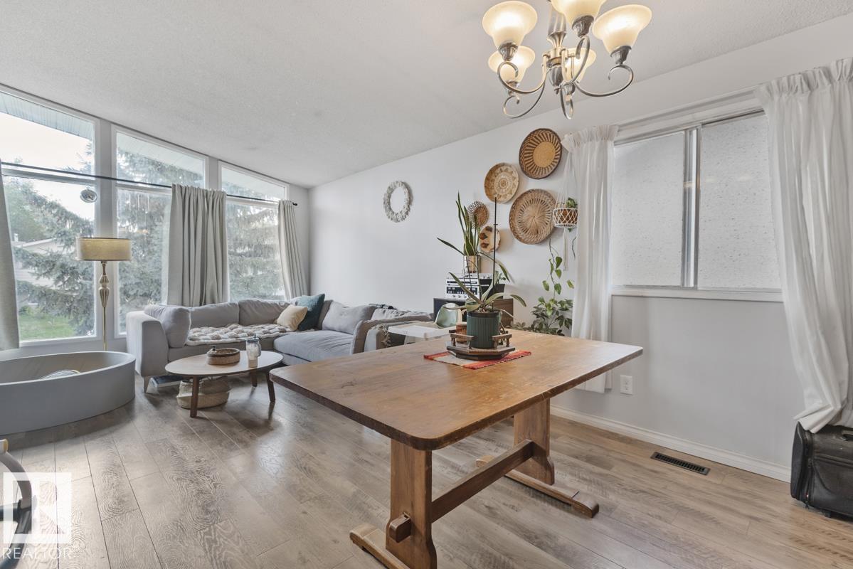 8808 43 Av Nw Property Photo 5
