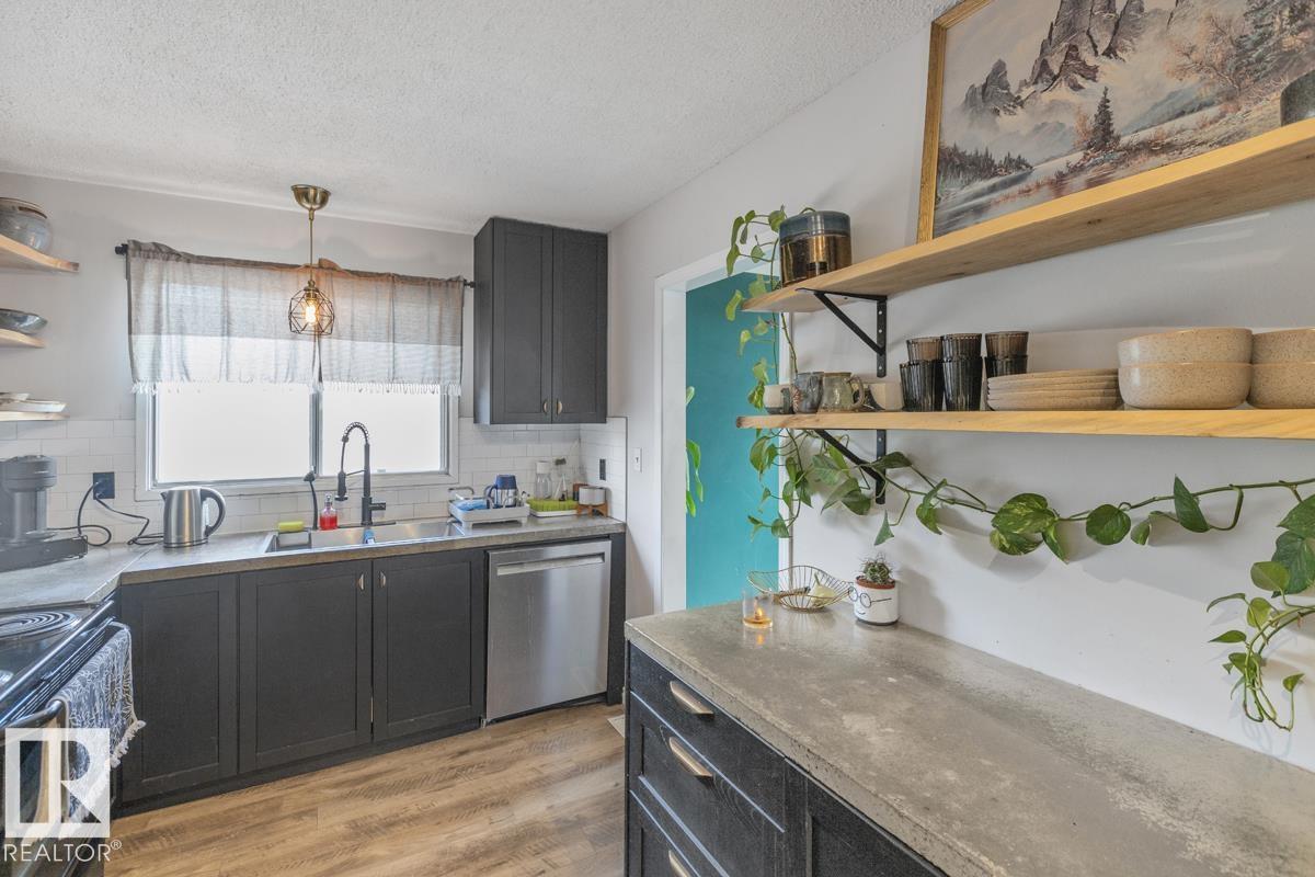 8808 43 Av Nw Property Photo 7