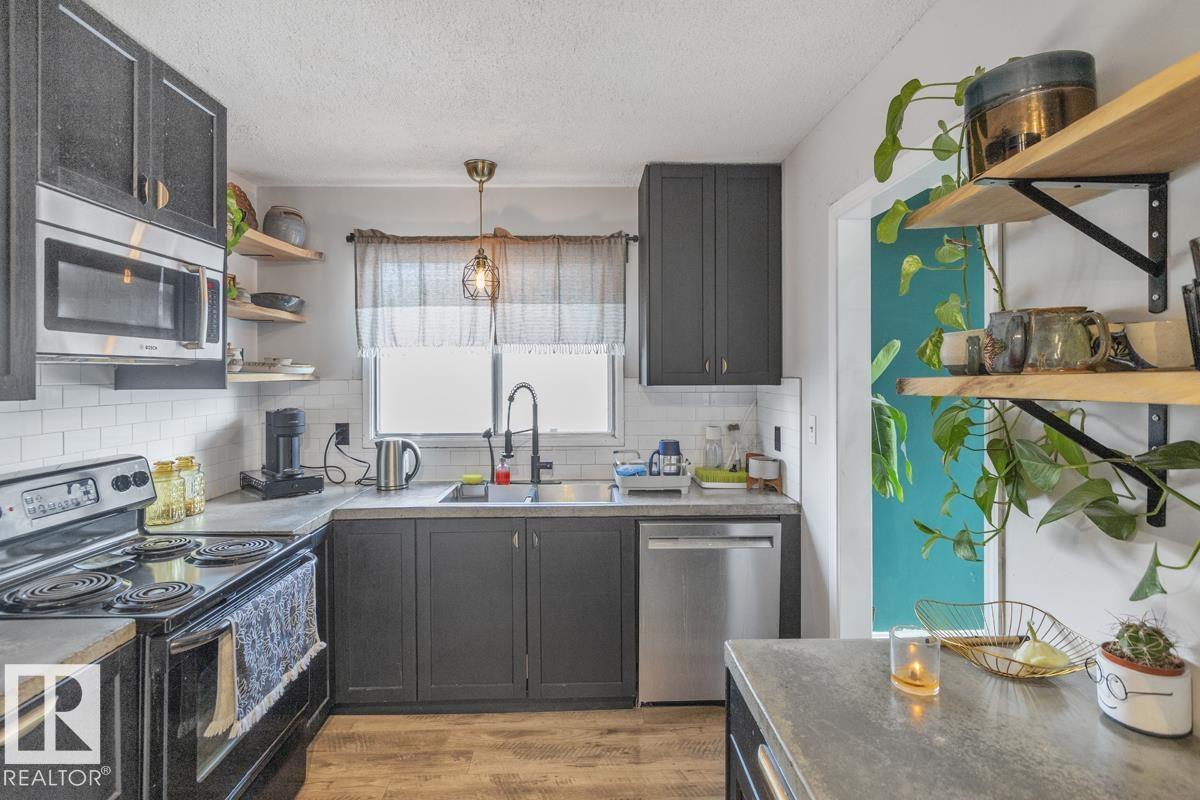8808 43 Av Nw Property Photo 8
