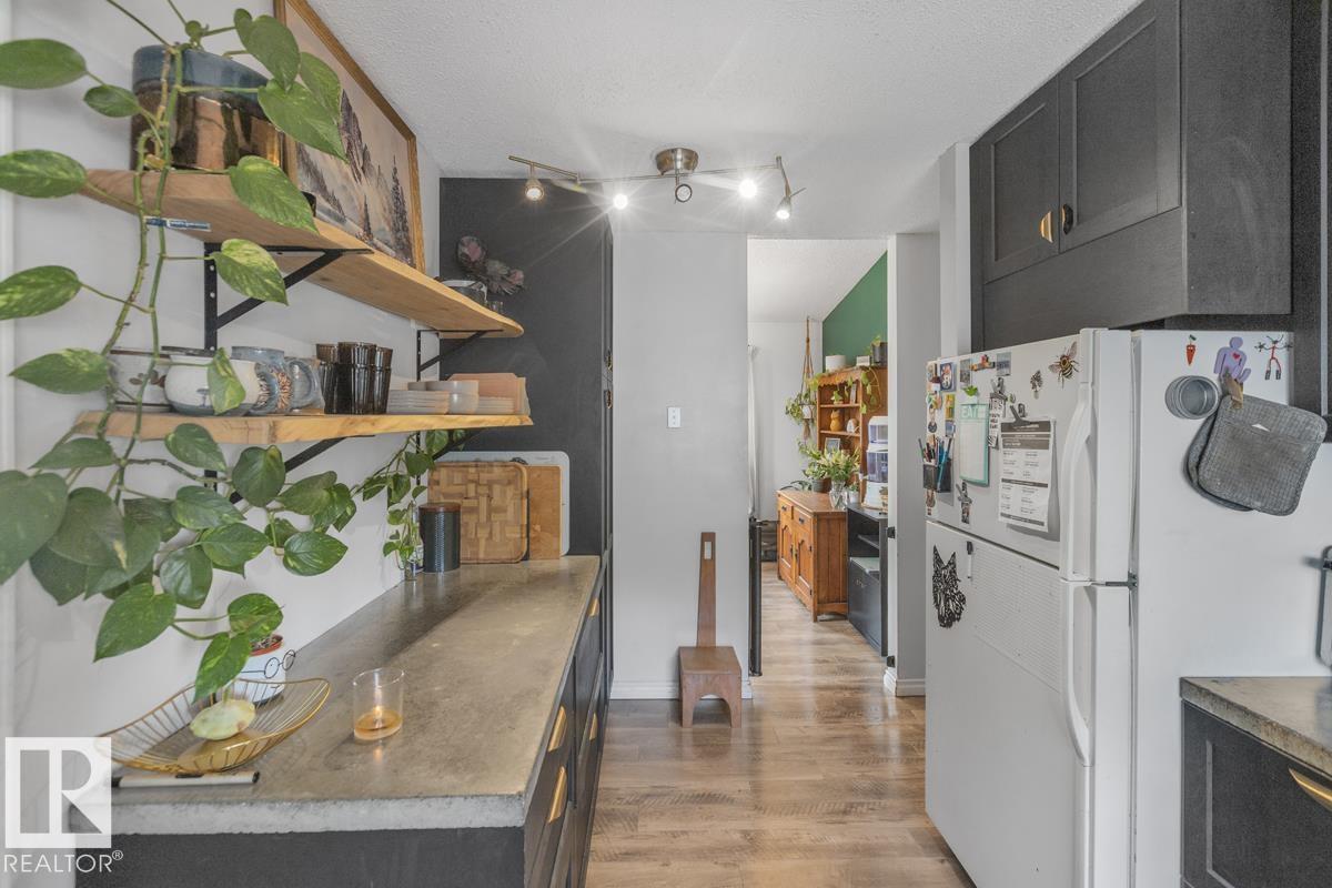 8808 43 Av Nw Property Photo 10