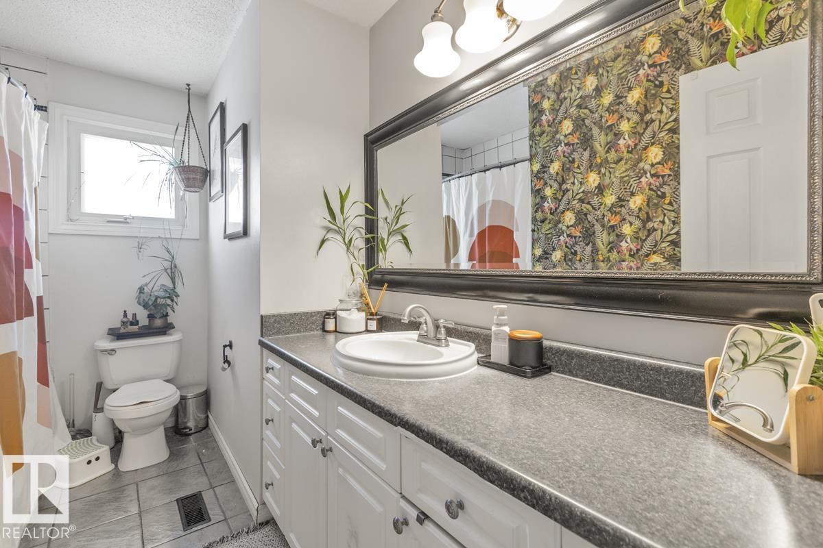 8808 43 Av Nw Property Photo 12