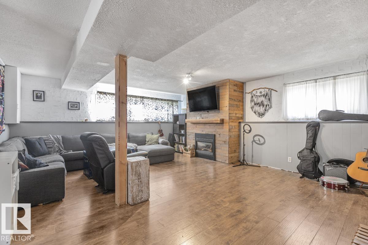 8808 43 Av Nw Property Photo 13