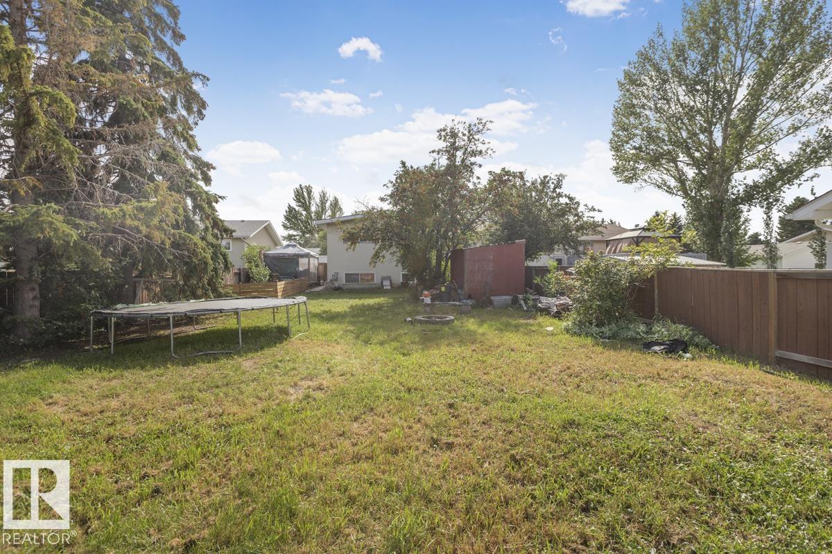 8808 43 Av Nw Property Photo 16