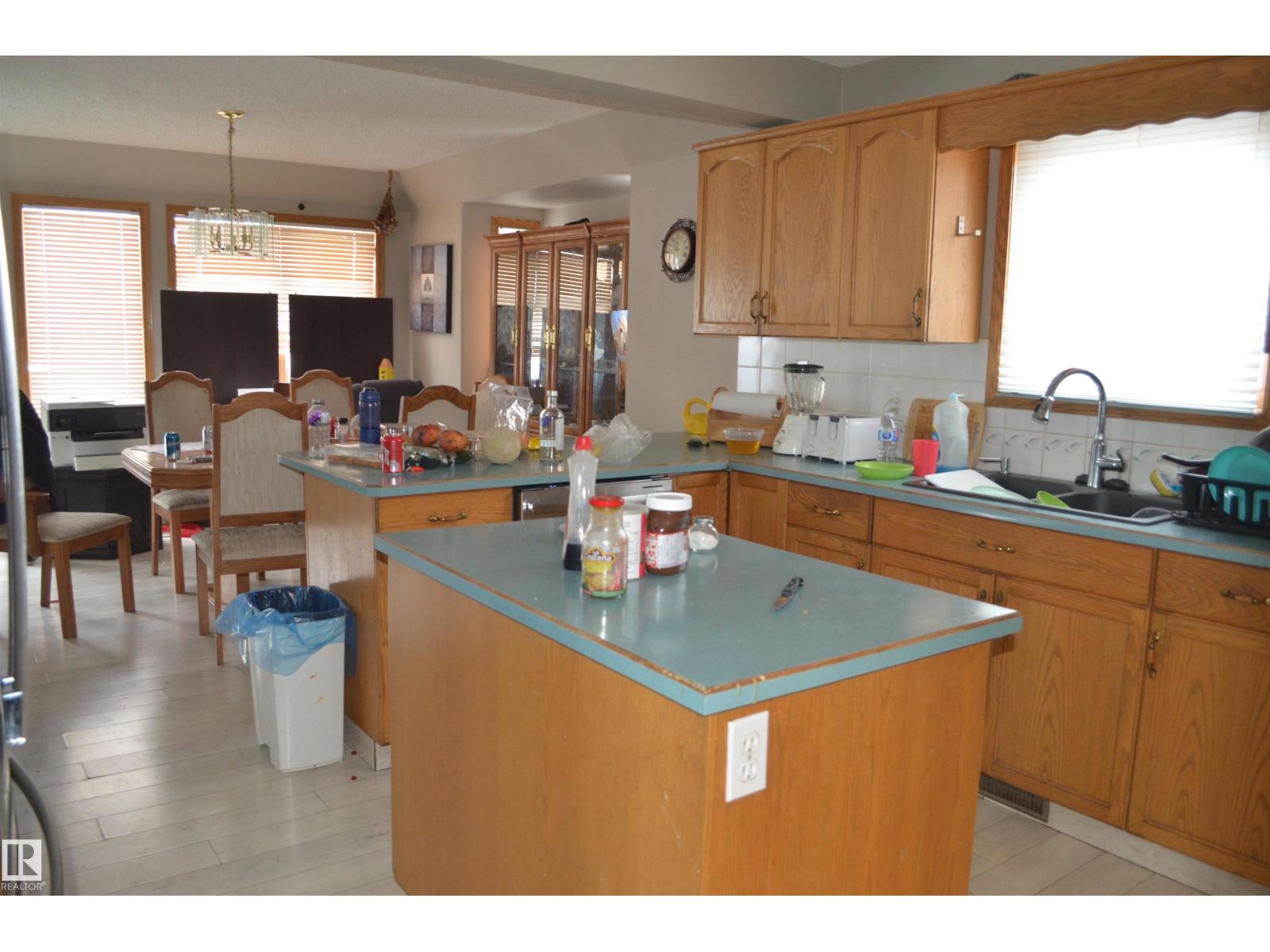 11511 9 Av Nw Property Photo 4