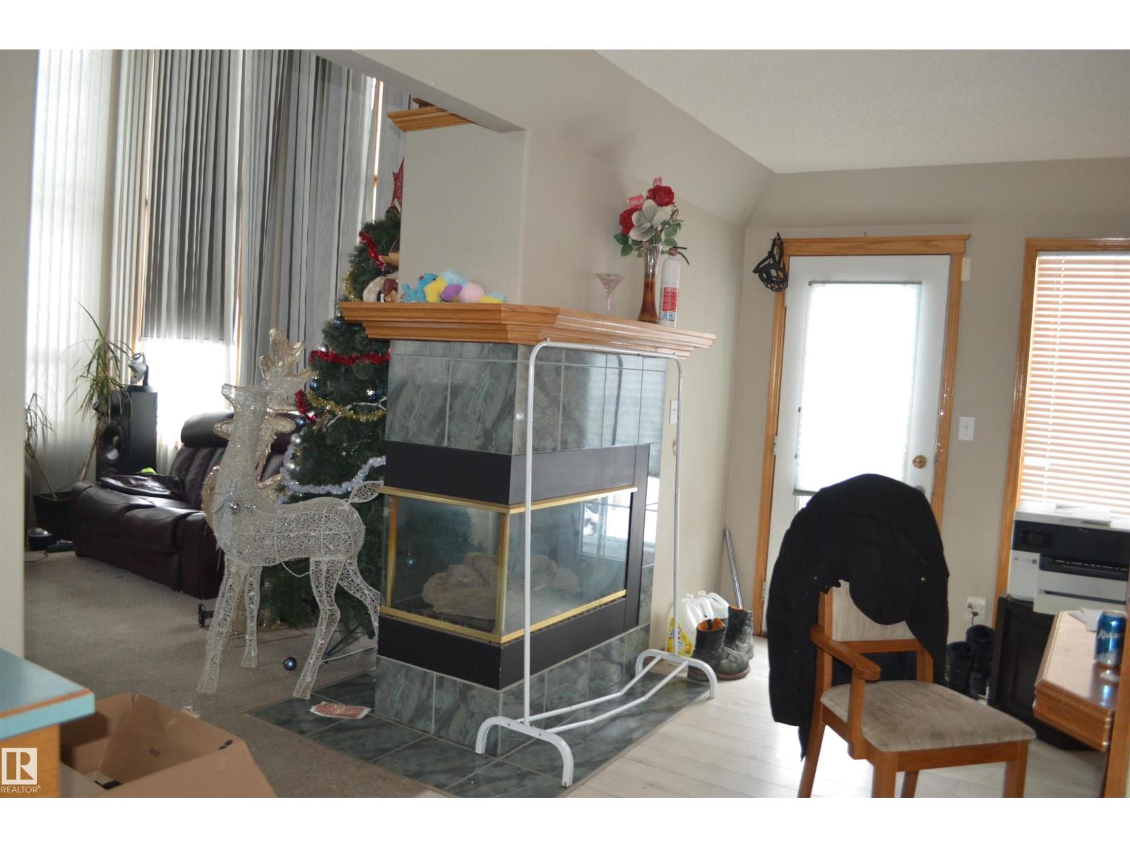 11511 9 Av Nw Property Photo 6