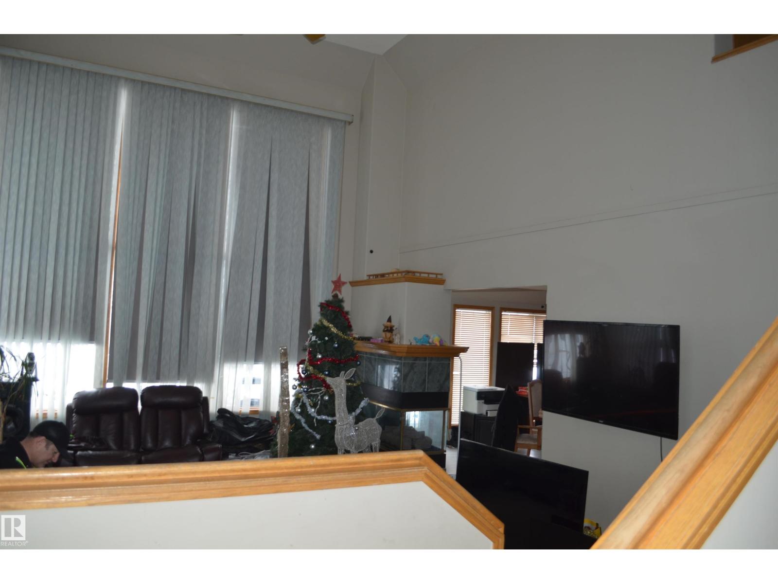 11511 9 Av Nw Property Photo 9