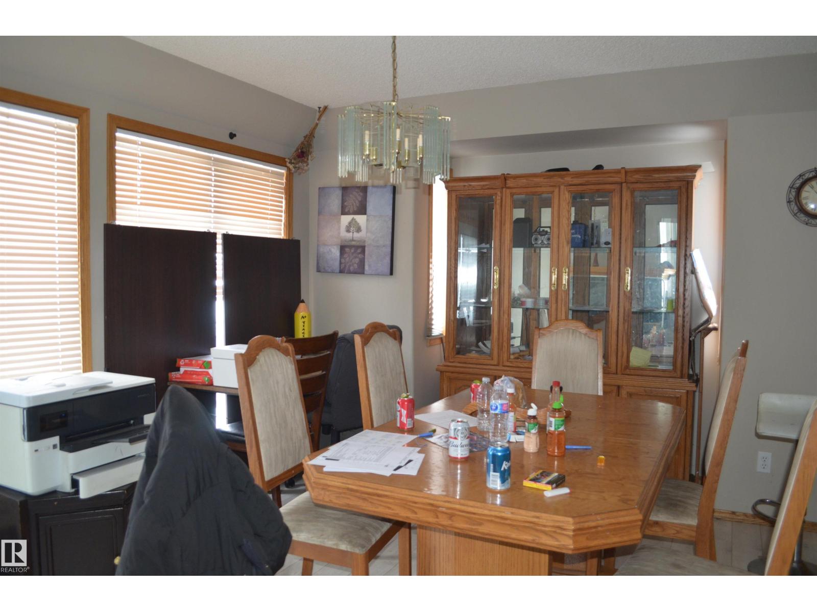 11511 9 Av Nw Property Photo 10