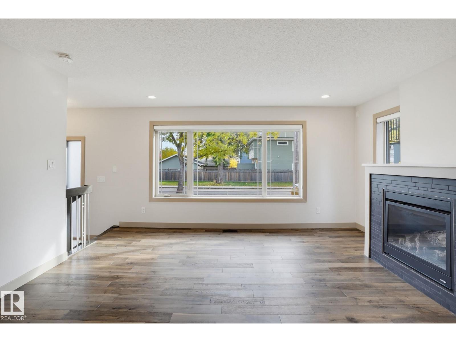 7716 112 St Nw Property Photo 5