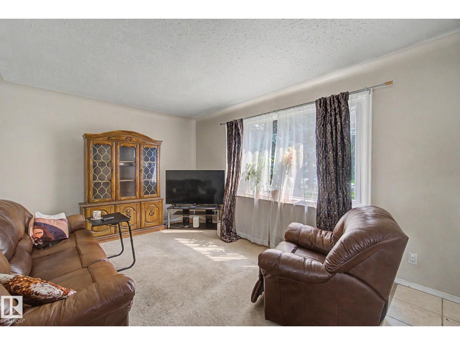 8710 83 Av Nw Property Photo 2