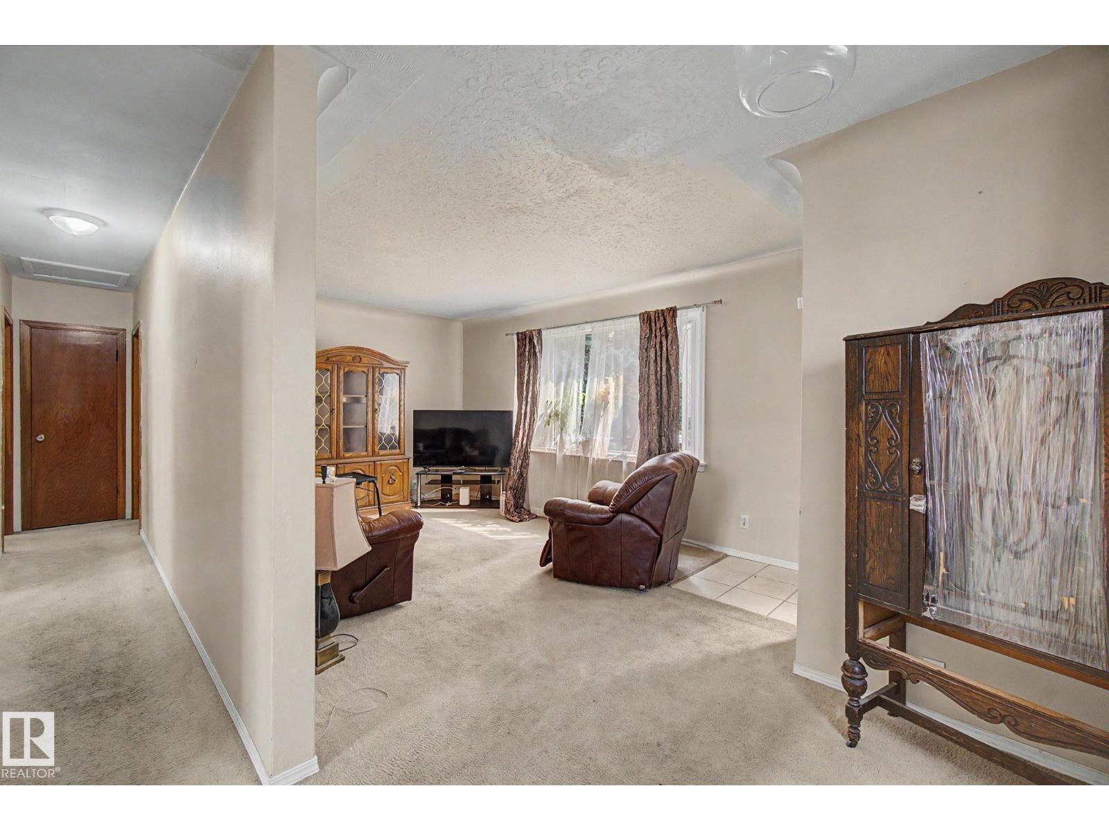 8710 83 Av Nw Property Photo 4