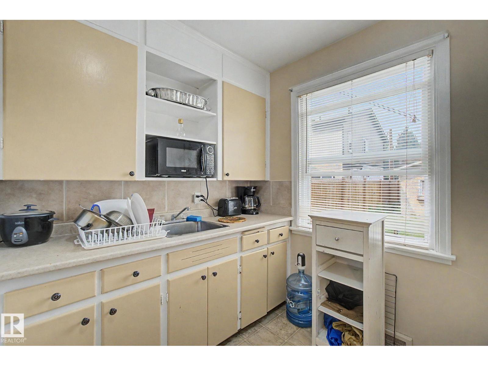 8710 83 Av Nw Property Photo 6
