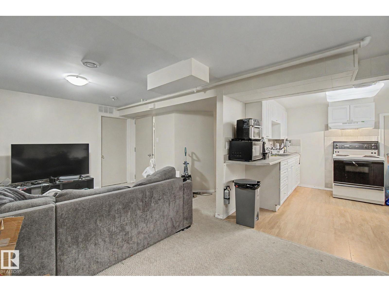8710 83 Av Nw Property Photo 15