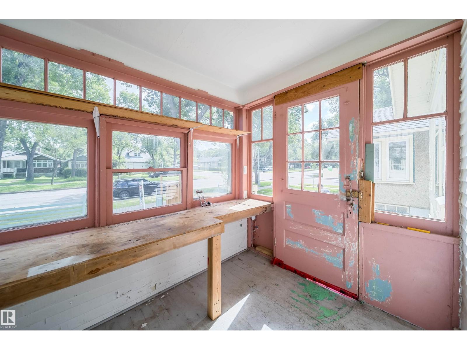 11604 97 St Nw Nw Property Photo 4