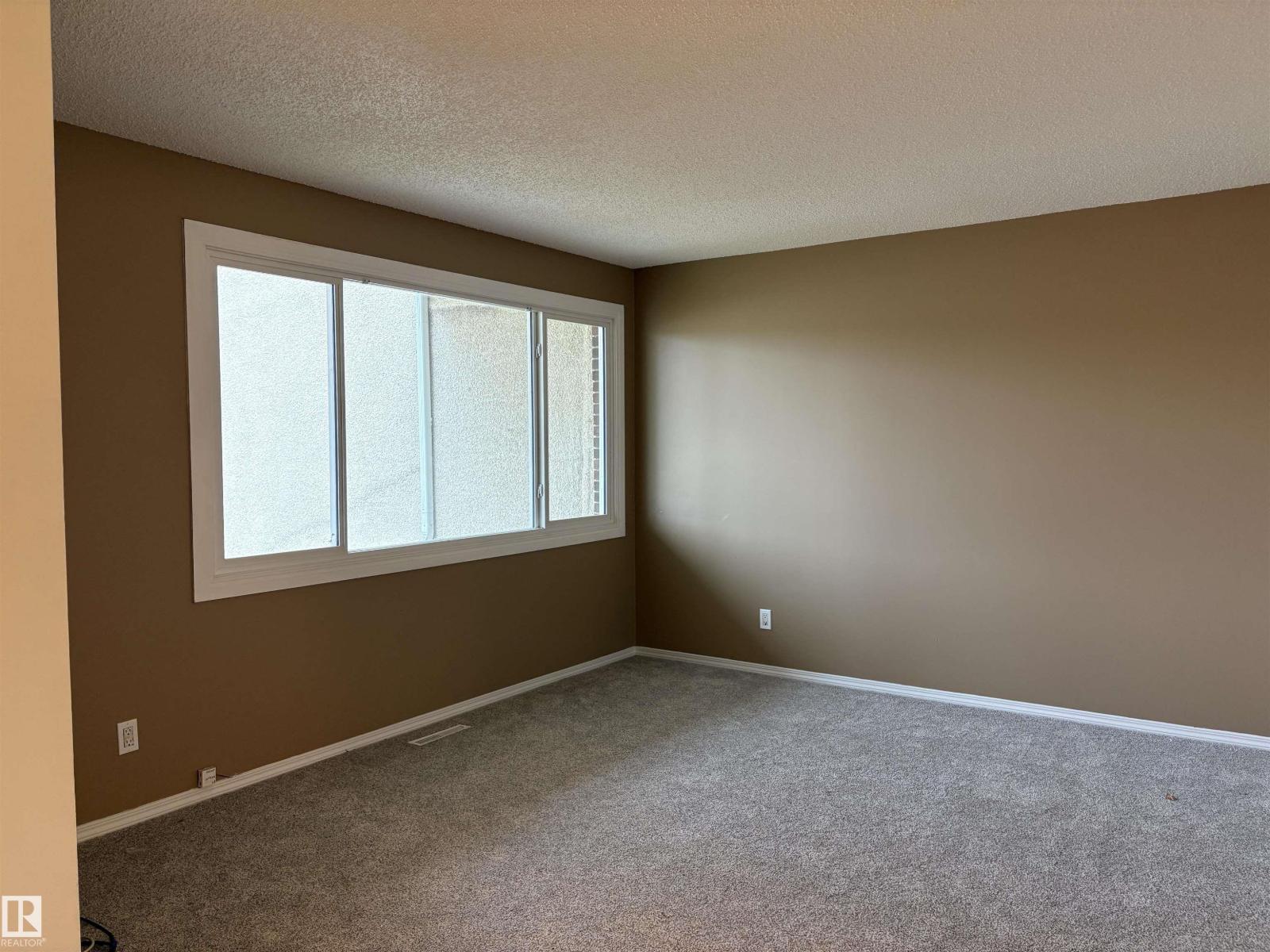 5731 144 Av Nw Property Photo 3