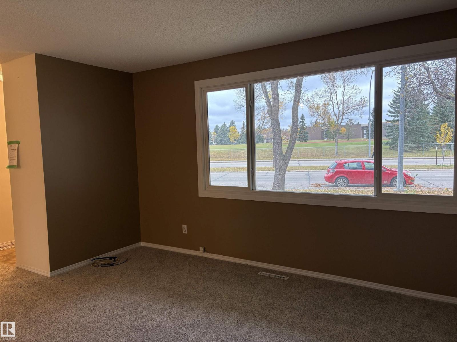 5731 144 Av Nw Property Photo 4