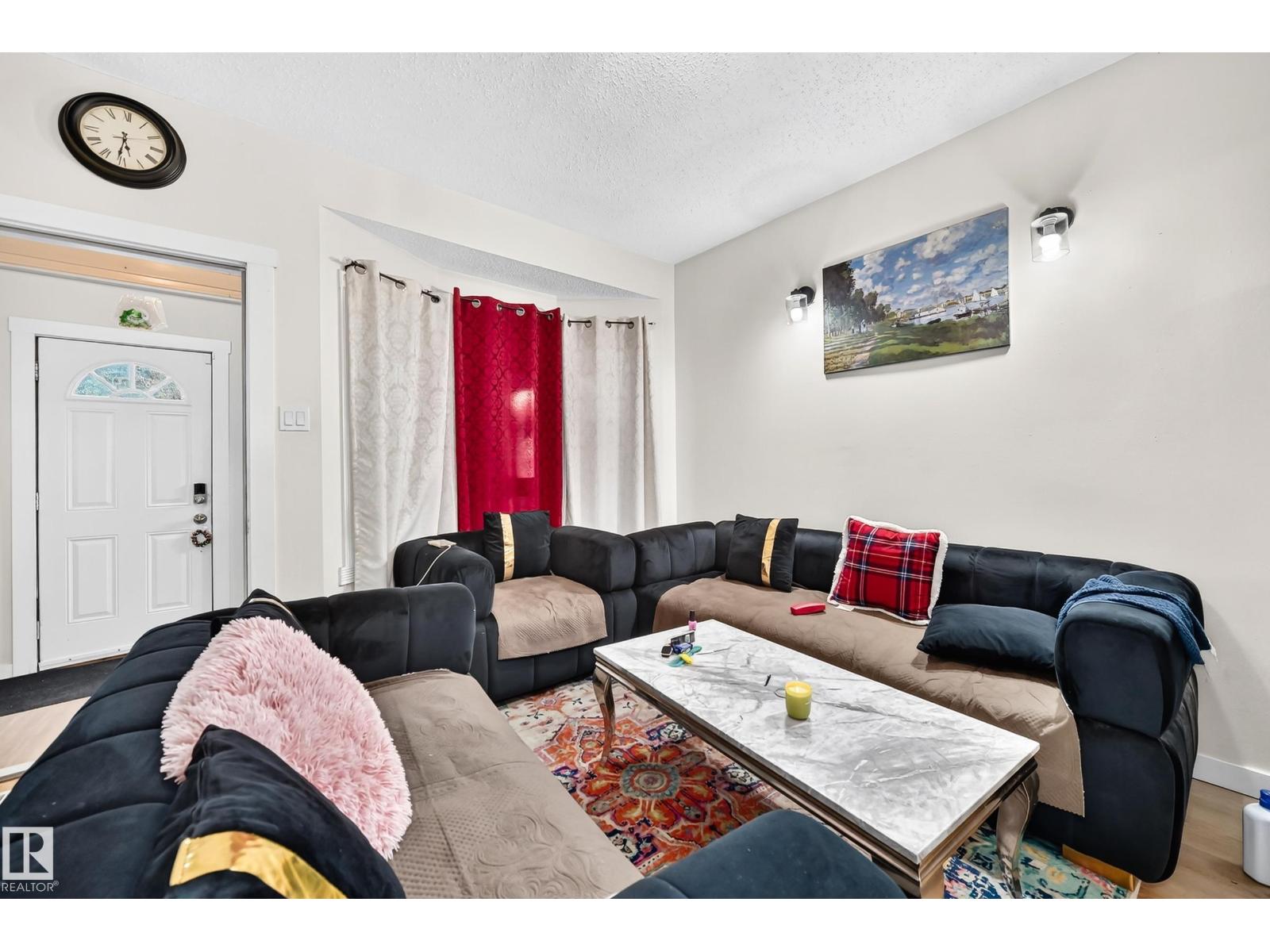 12156 92 St Nw Property Photo 4