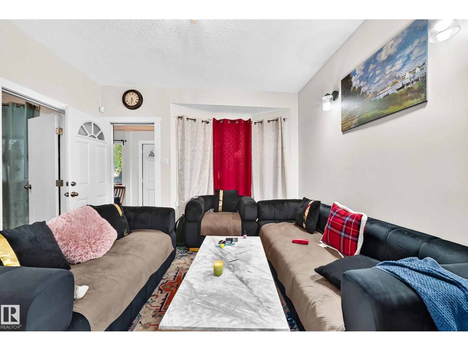 12156 92 St Nw Property Photo 5
