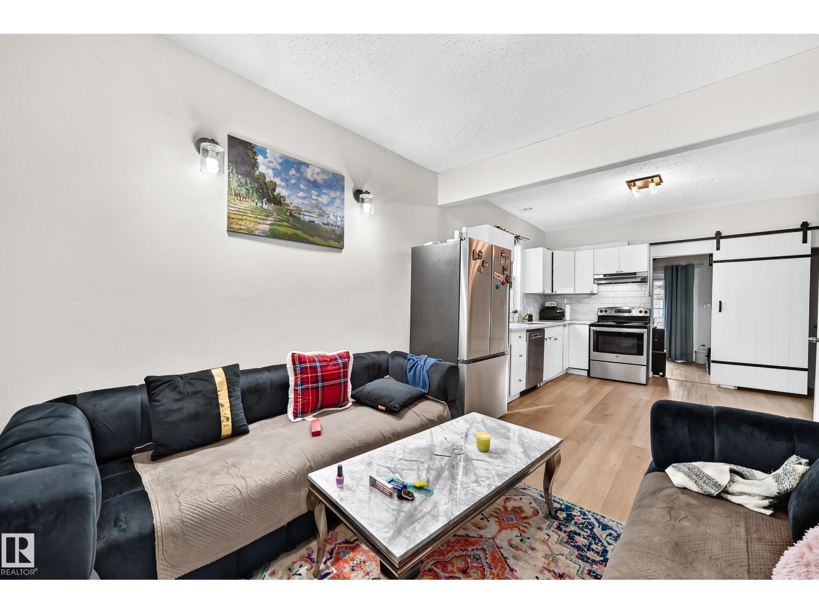 12156 92 St Nw Property Photo 7