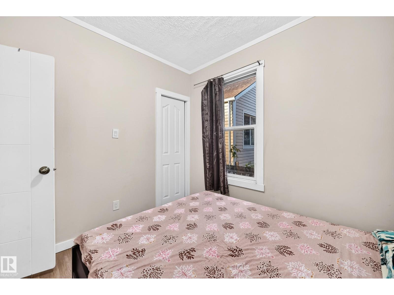 12156 92 St Nw Property Photo 9