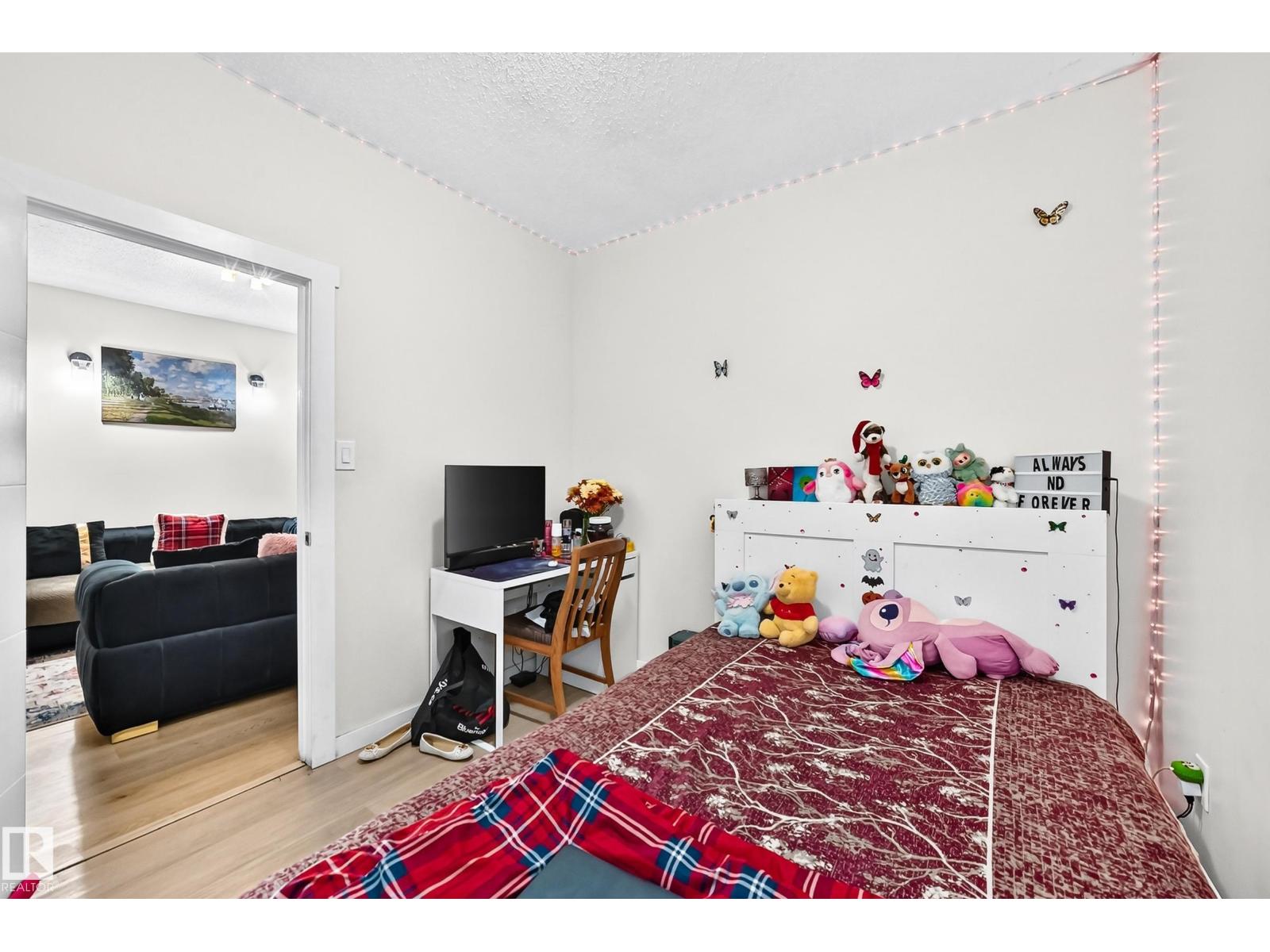 12156 92 St Nw Property Photo 12