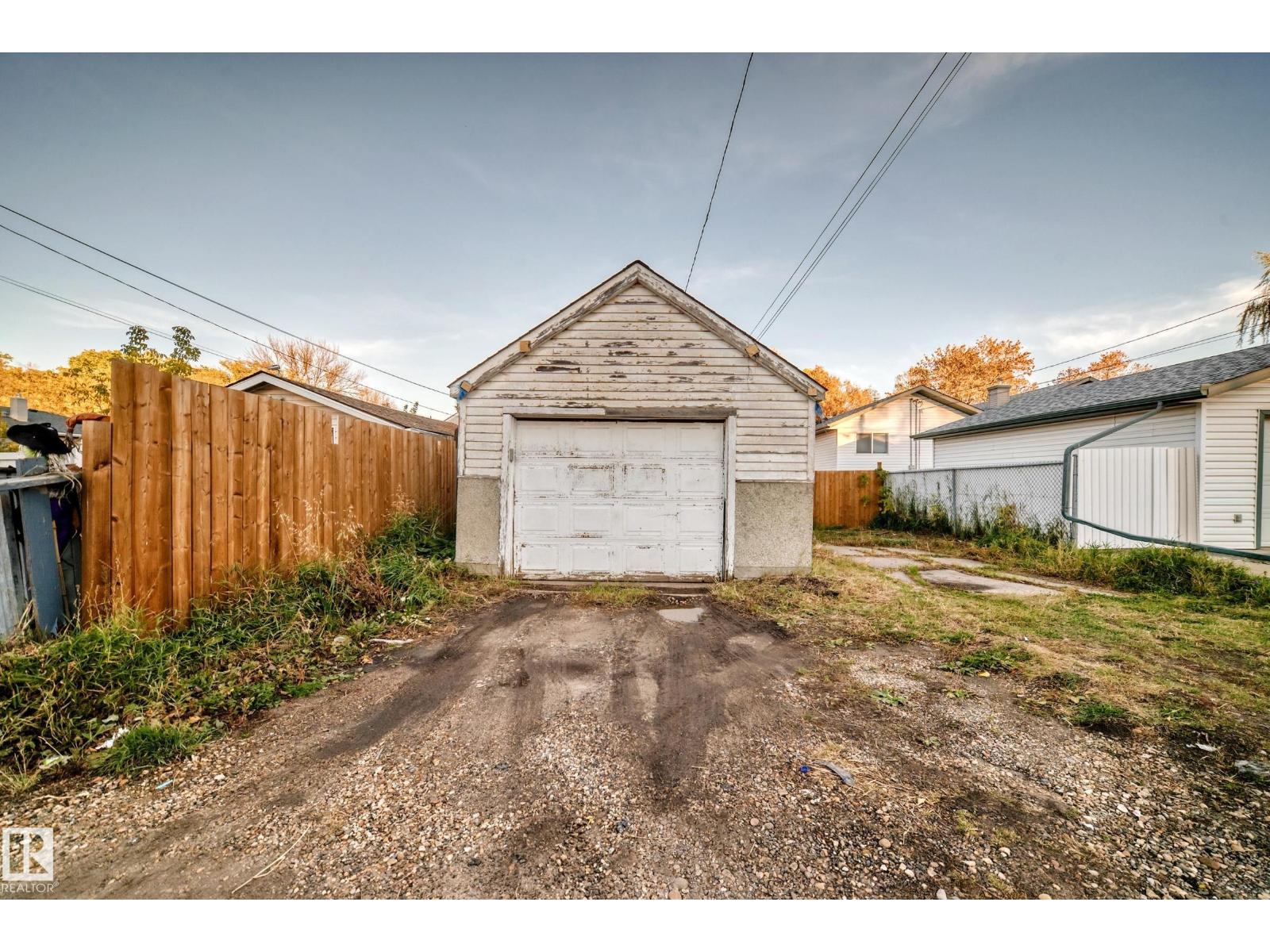 12156 92 St Nw Property Photo 21