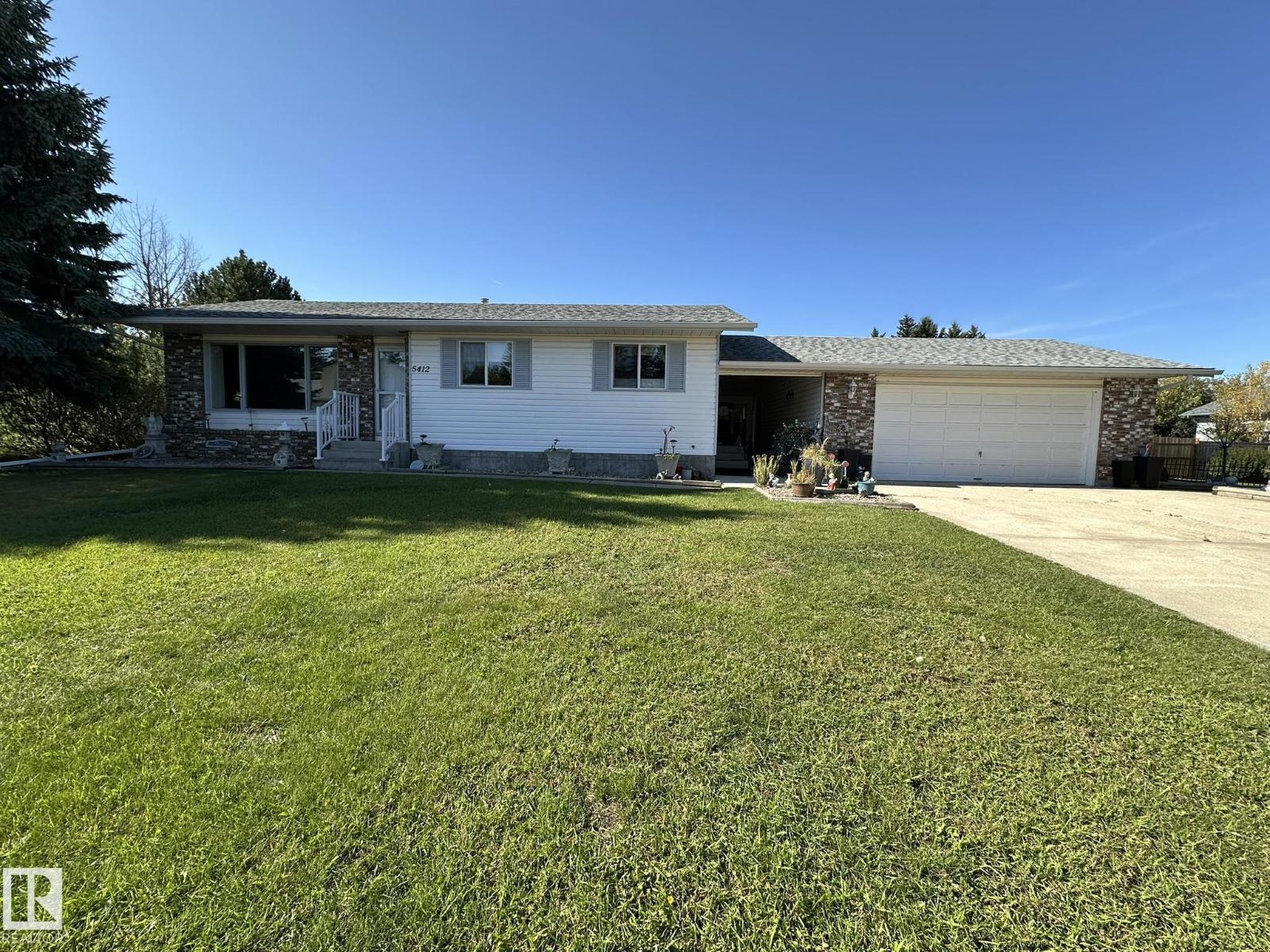 5412 43 St Property Photo 1