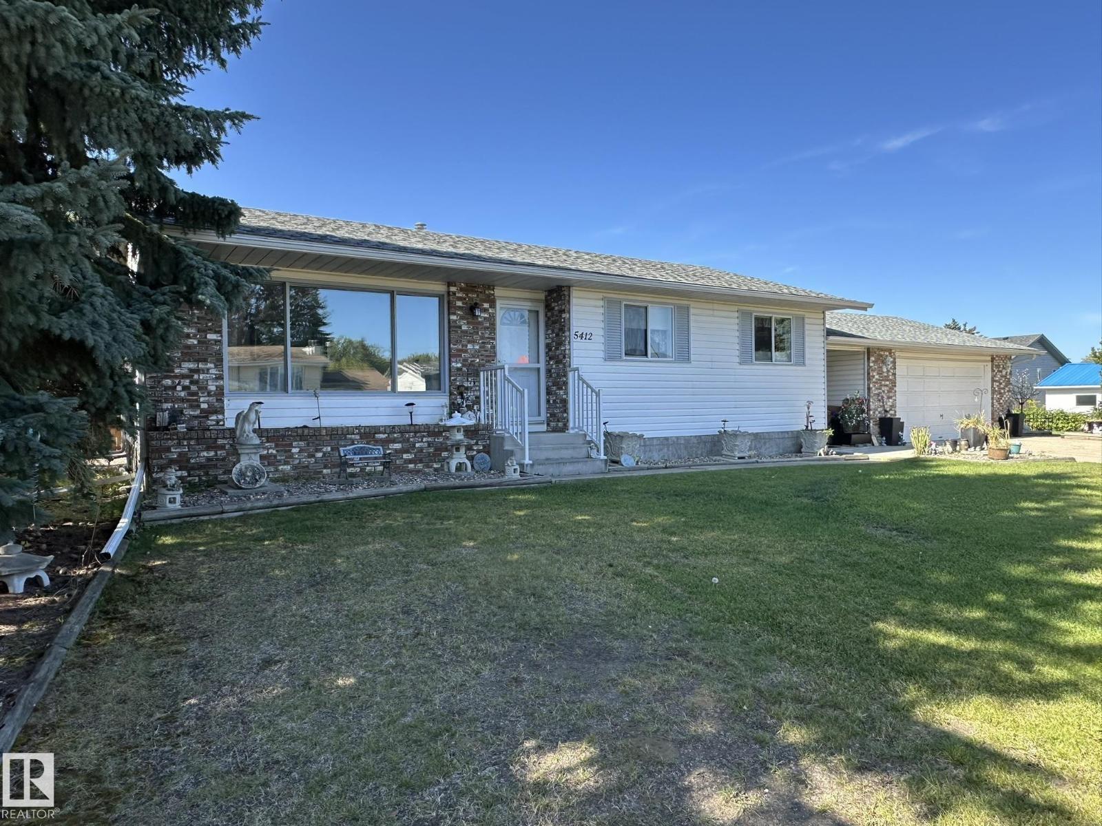 5412 43 St Property Photo 2
