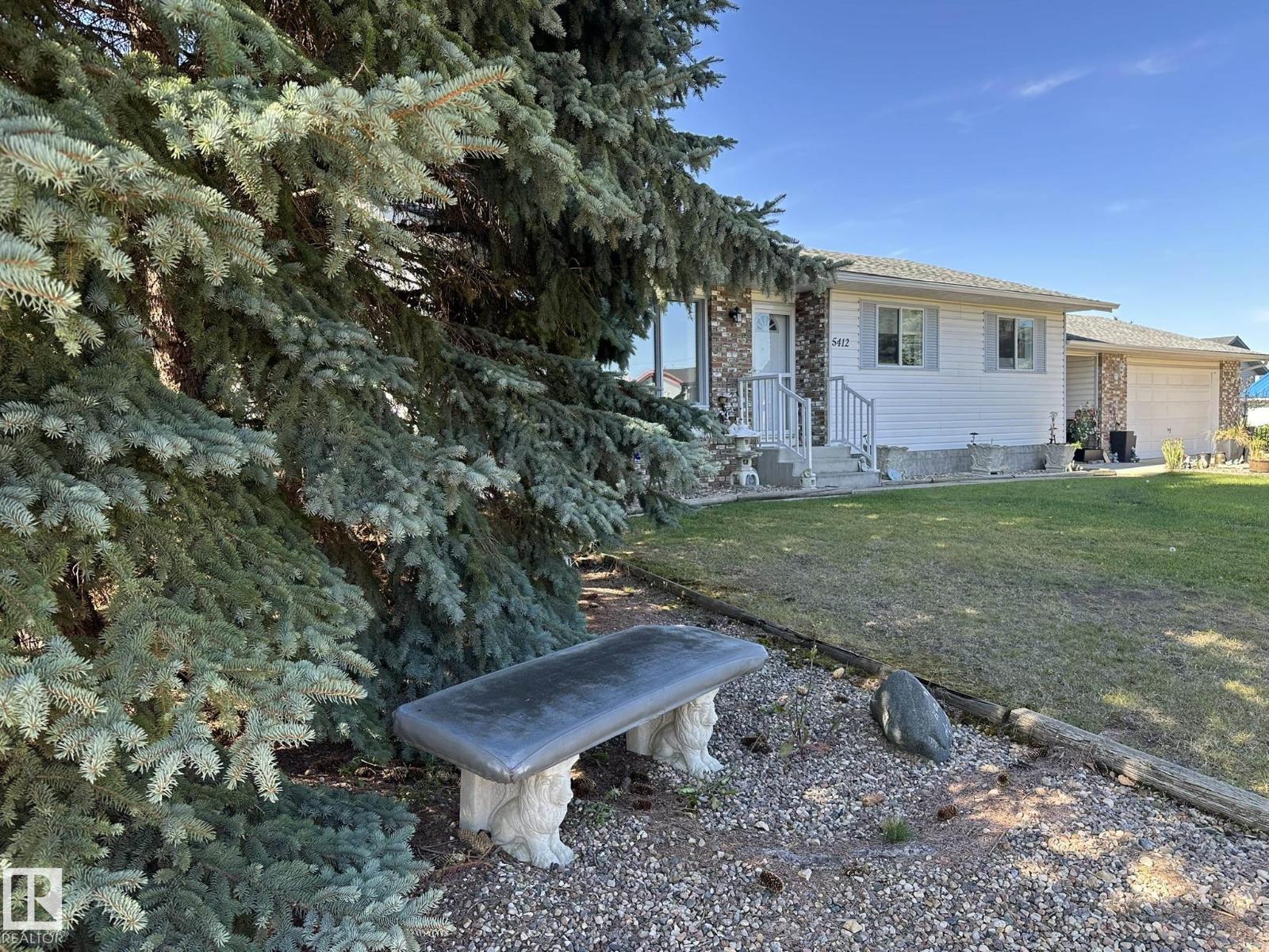 5412 43 St Property Photo 3