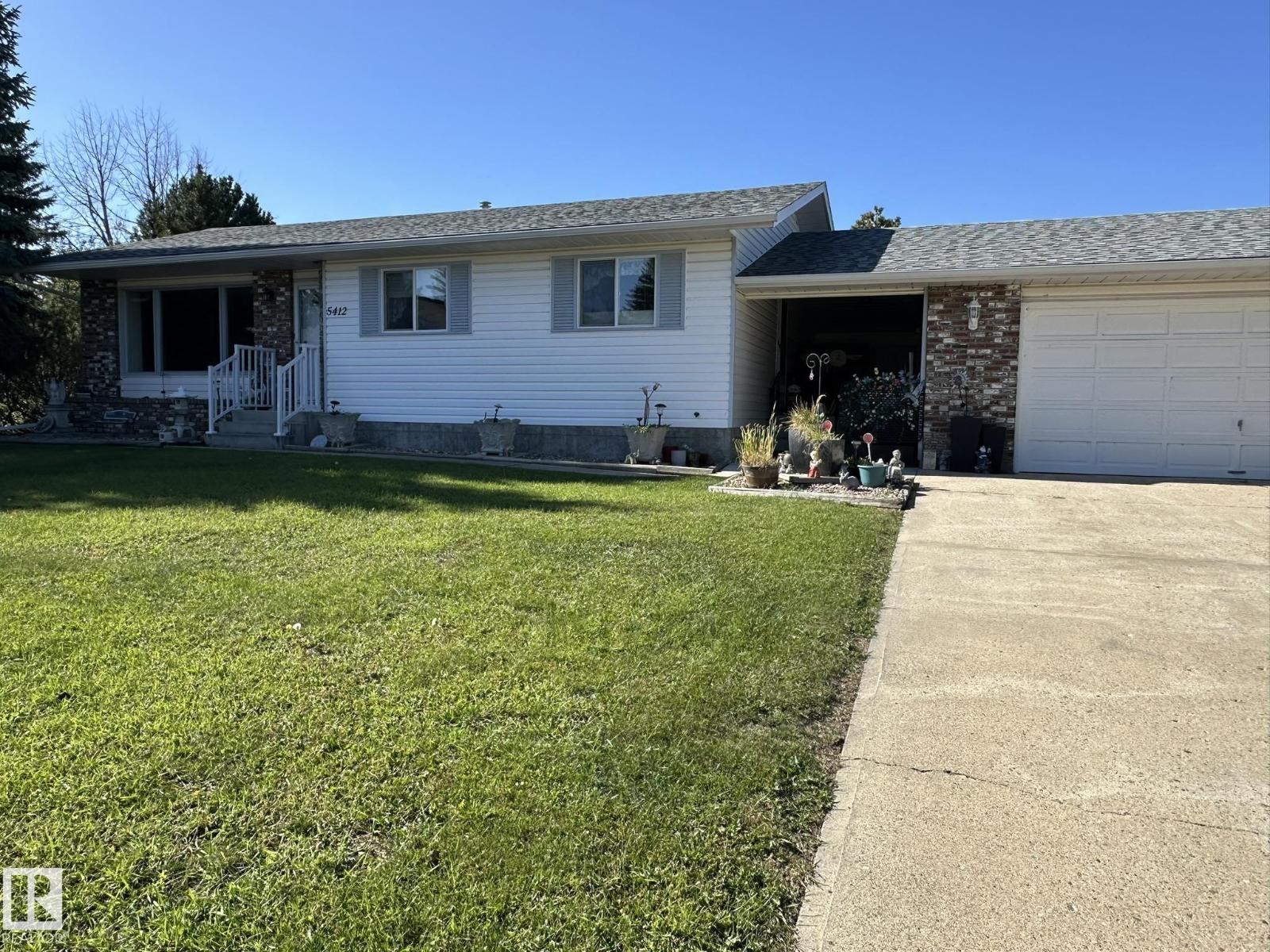 5412 43 St Property Photo 6