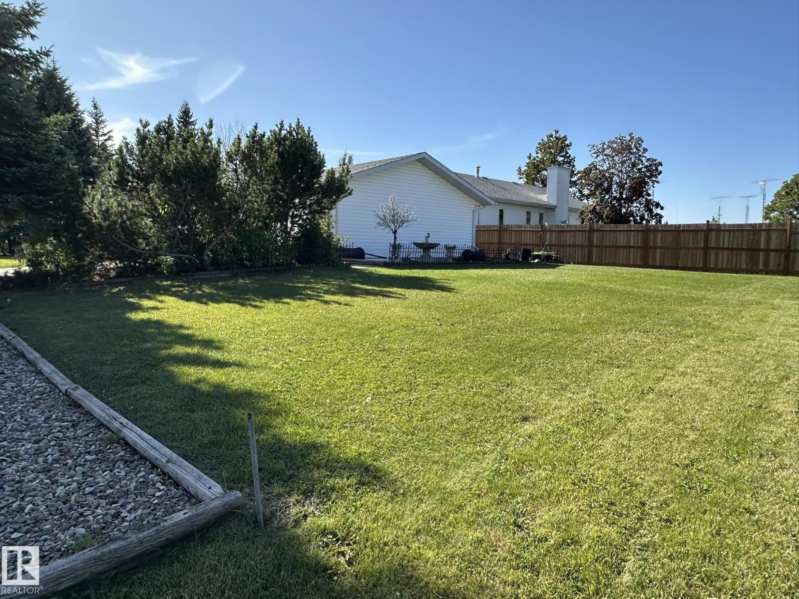 5412 43 St Property Photo 7