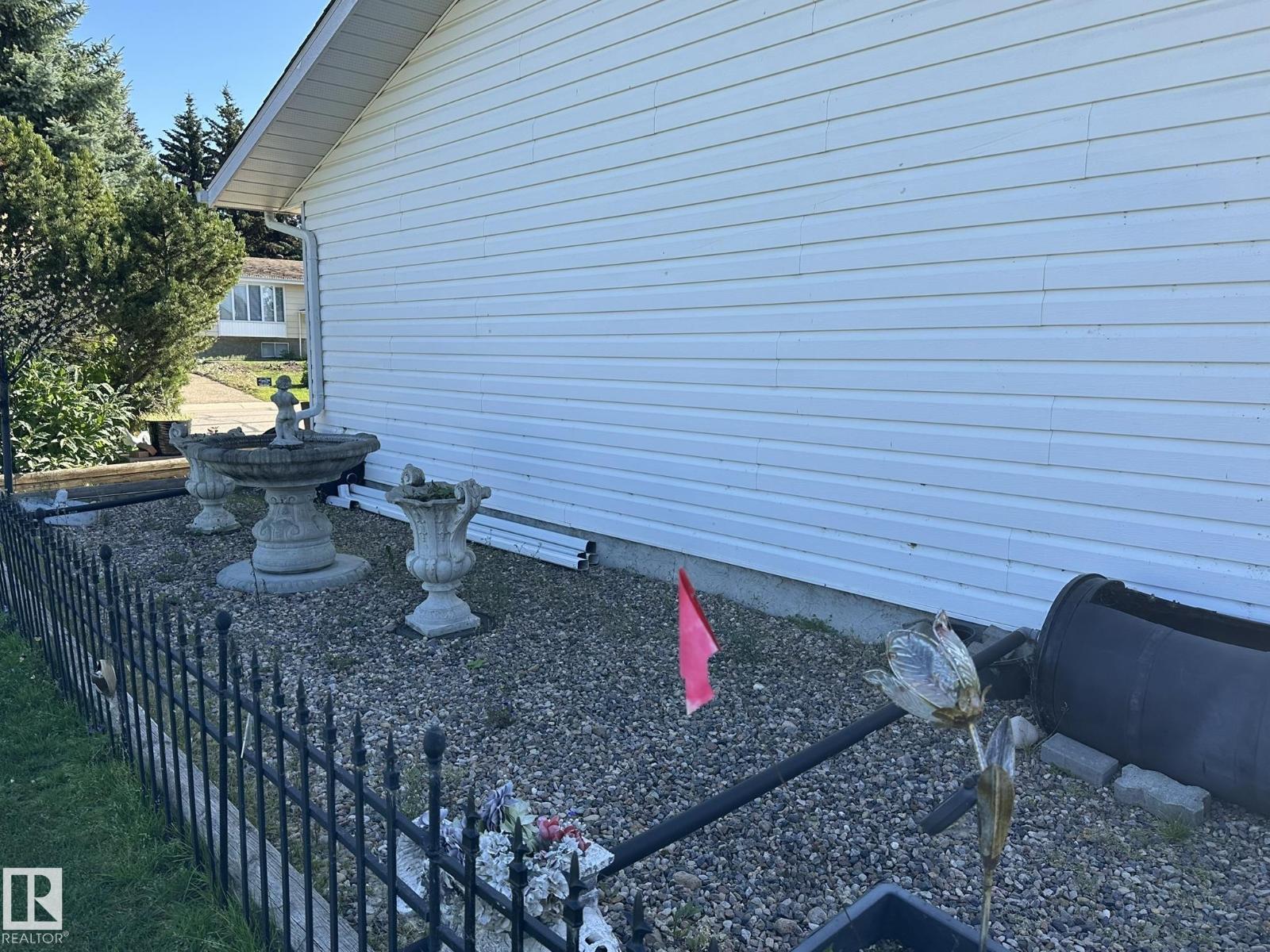 5412 43 St Property Photo 10