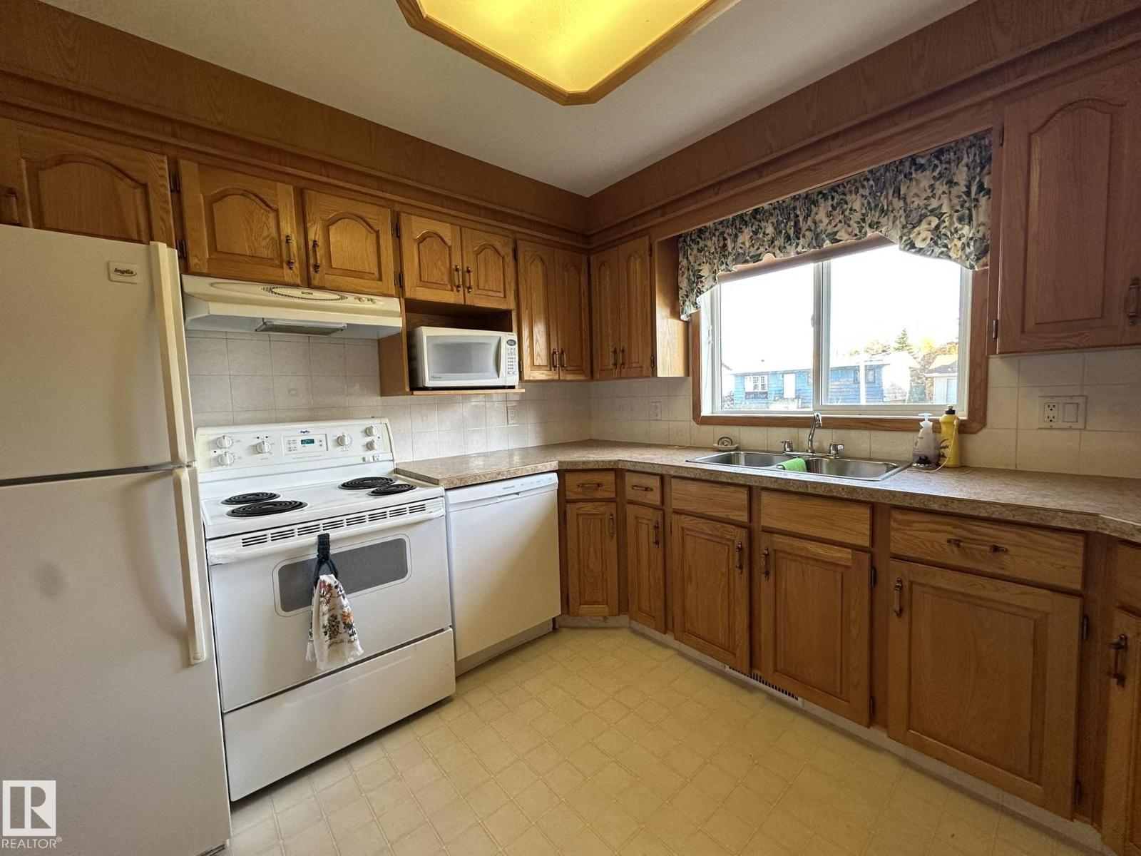 5412 43 St Property Photo 12