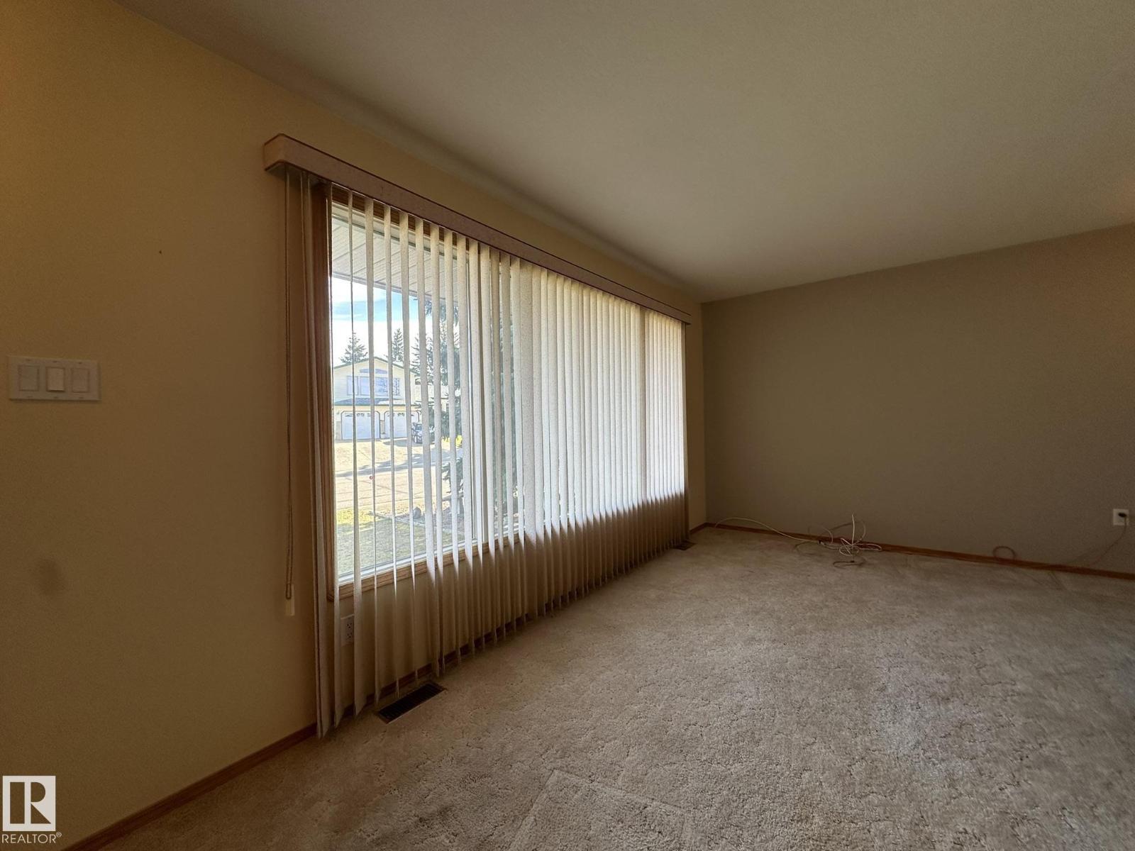 5412 43 St Property Photo 18