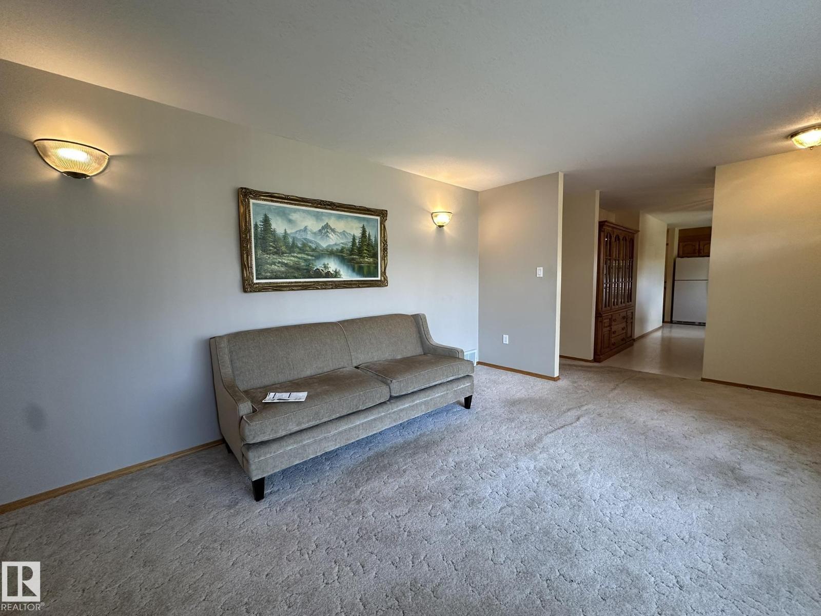 5412 43 St Property Photo 21