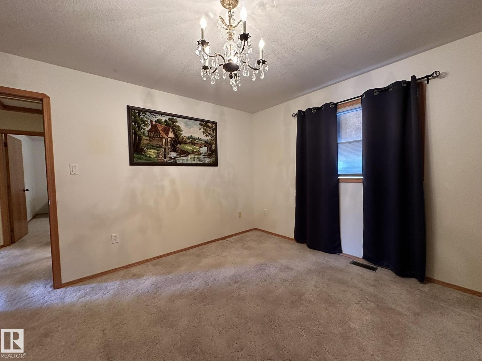 5412 43 St Property Photo 23