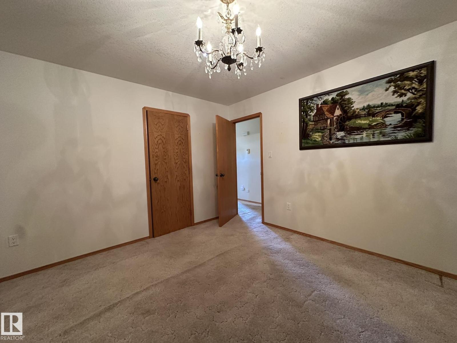 5412 43 St Property Photo 24