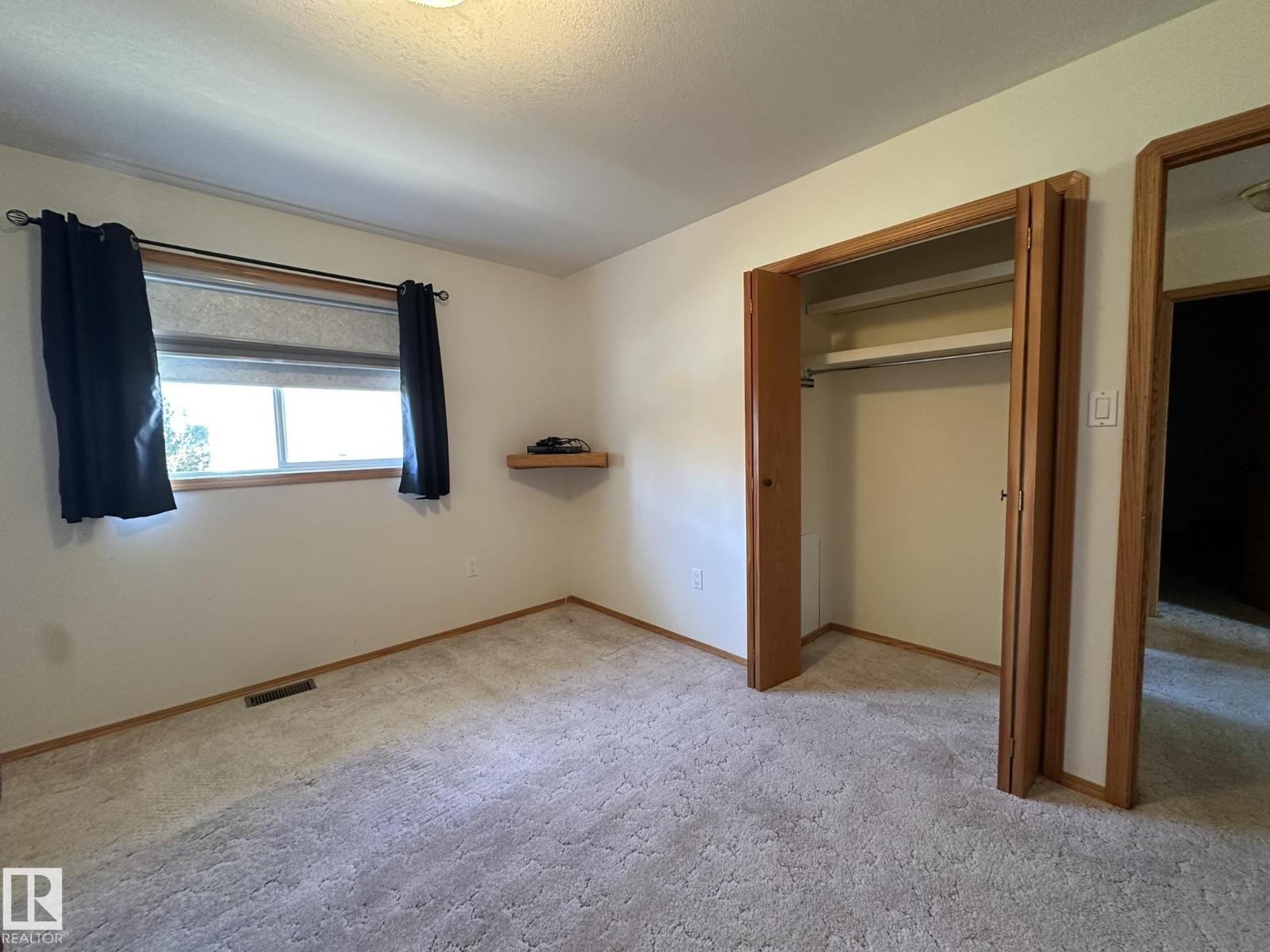 5412 43 St Property Photo 28
