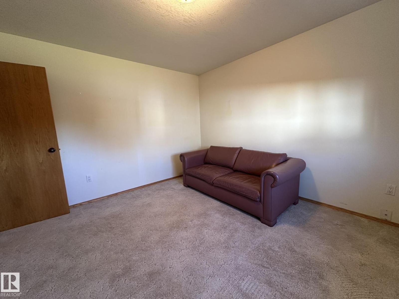 5412 43 St Property Photo 29