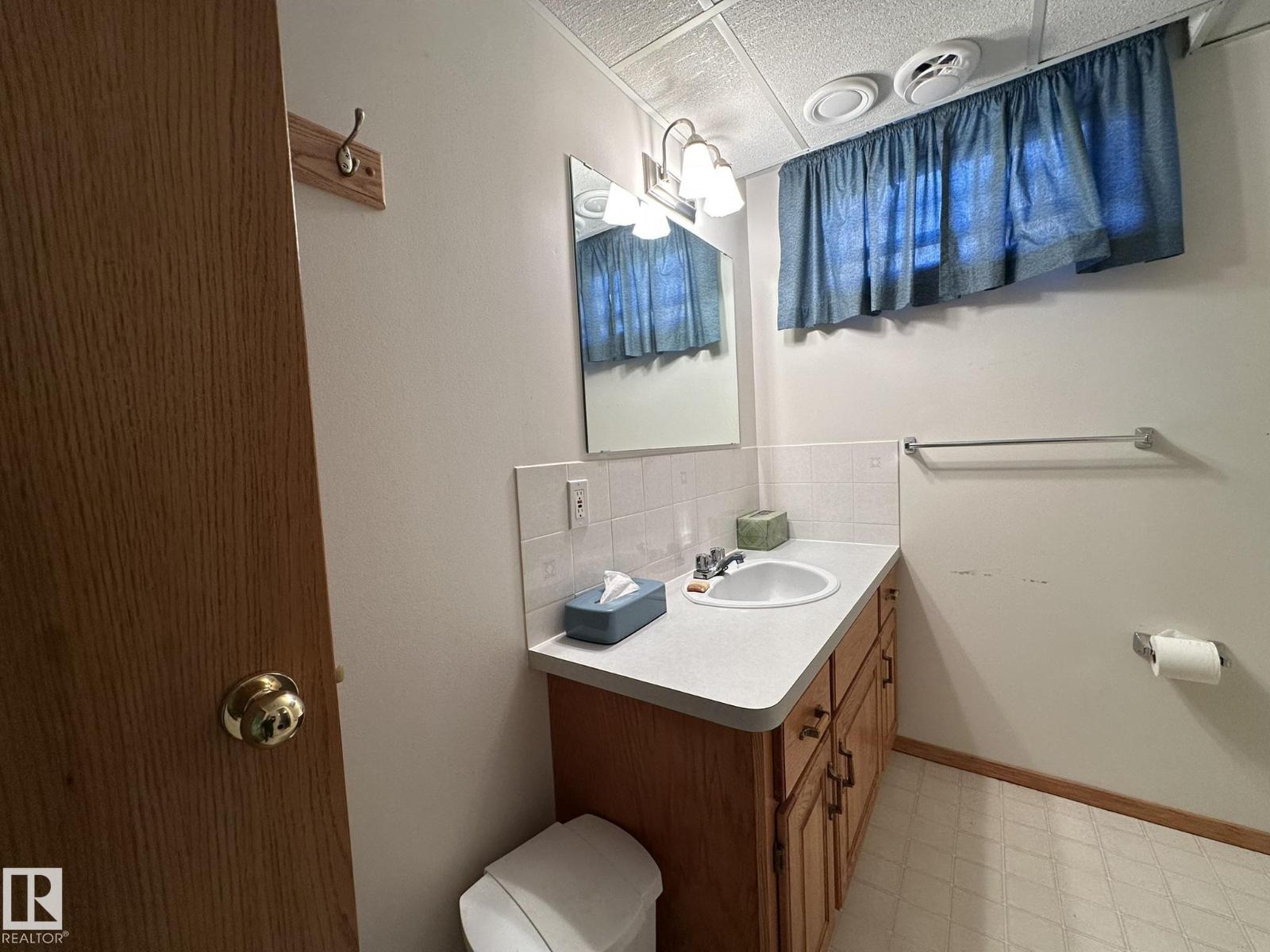 5412 43 St Property Photo 37