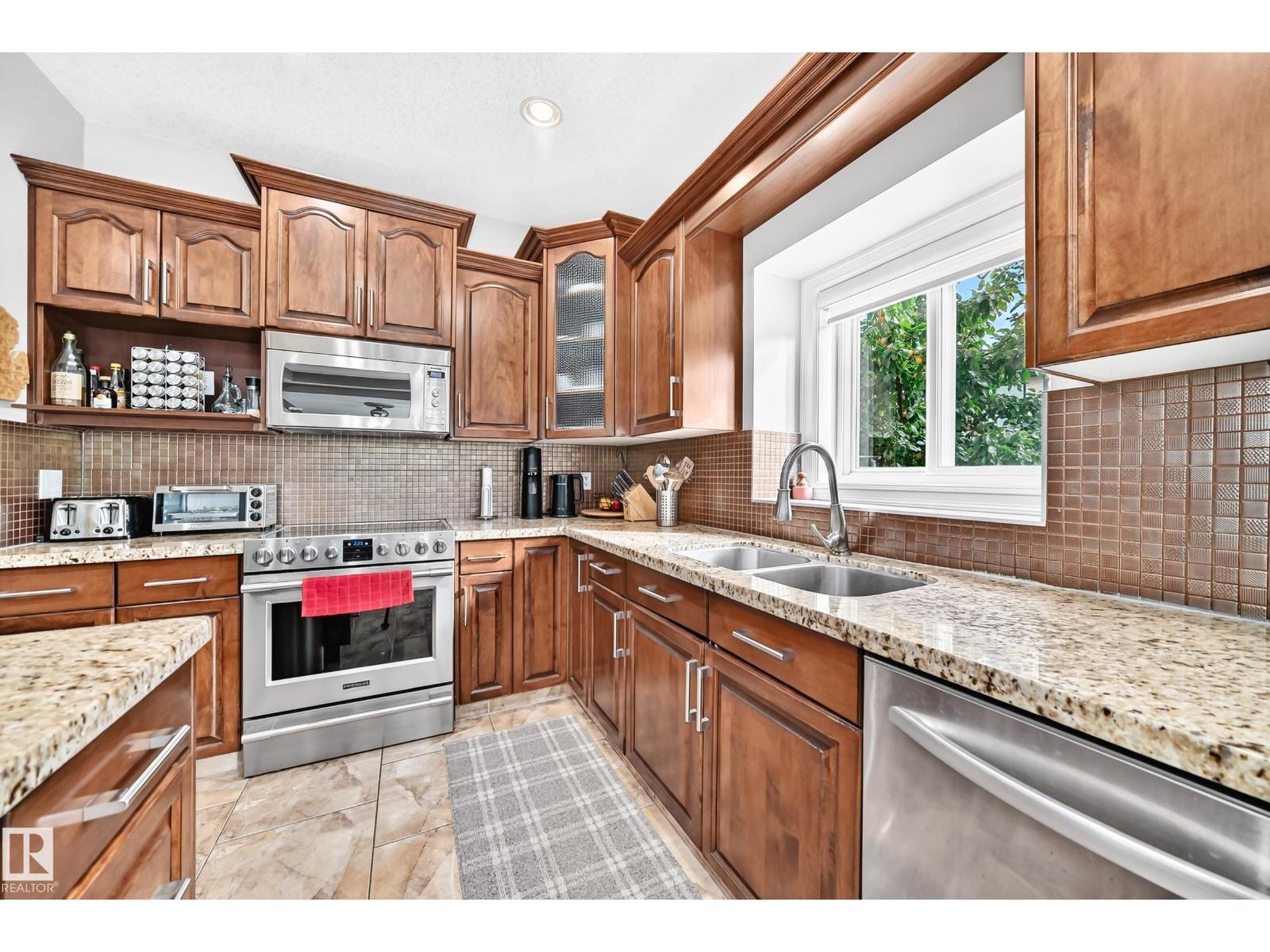 7211 170 Av Nw Property Photo 9