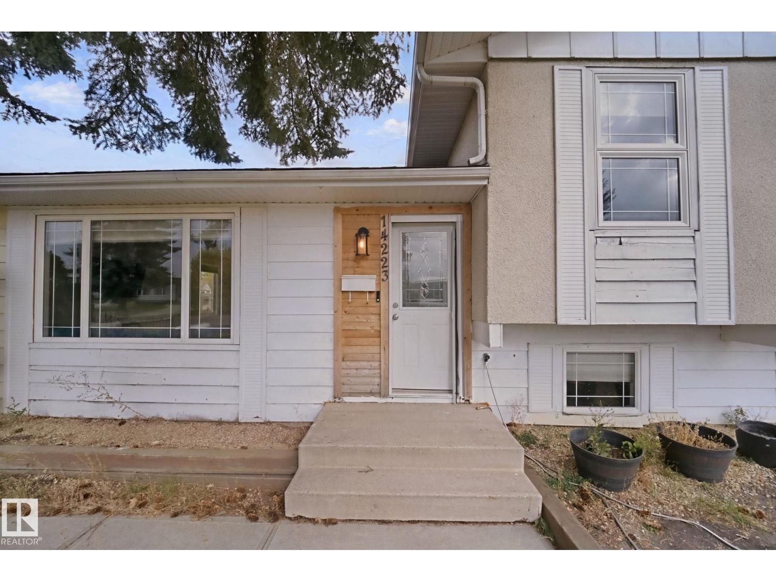14223 83 St Nw Property Photo 4
