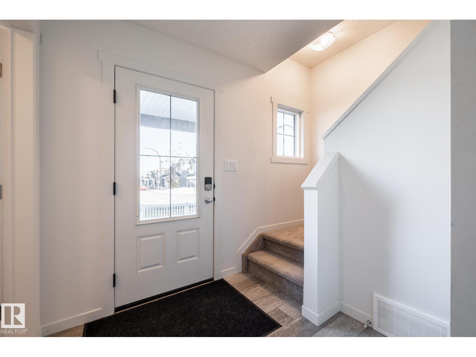 1273 Mcleod Av Property Photo 2