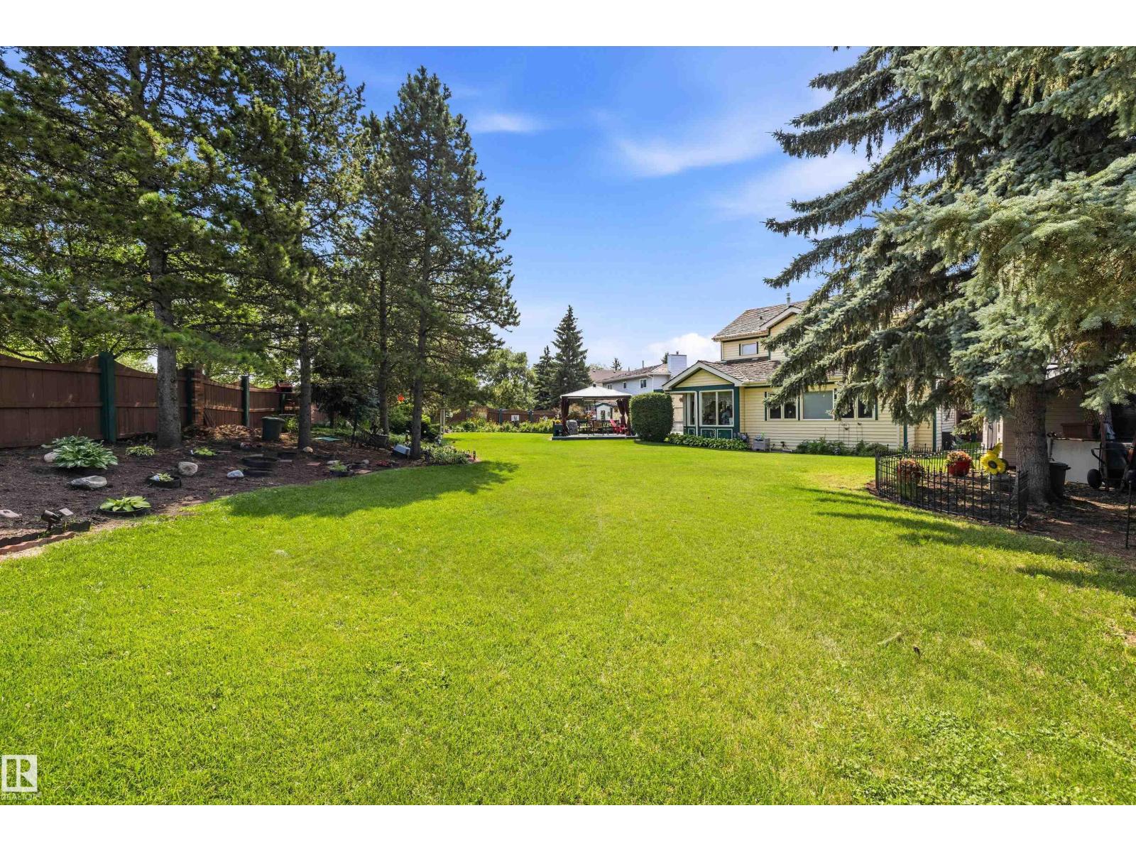 45 Blue Quill Cr Nw Property Photo 3