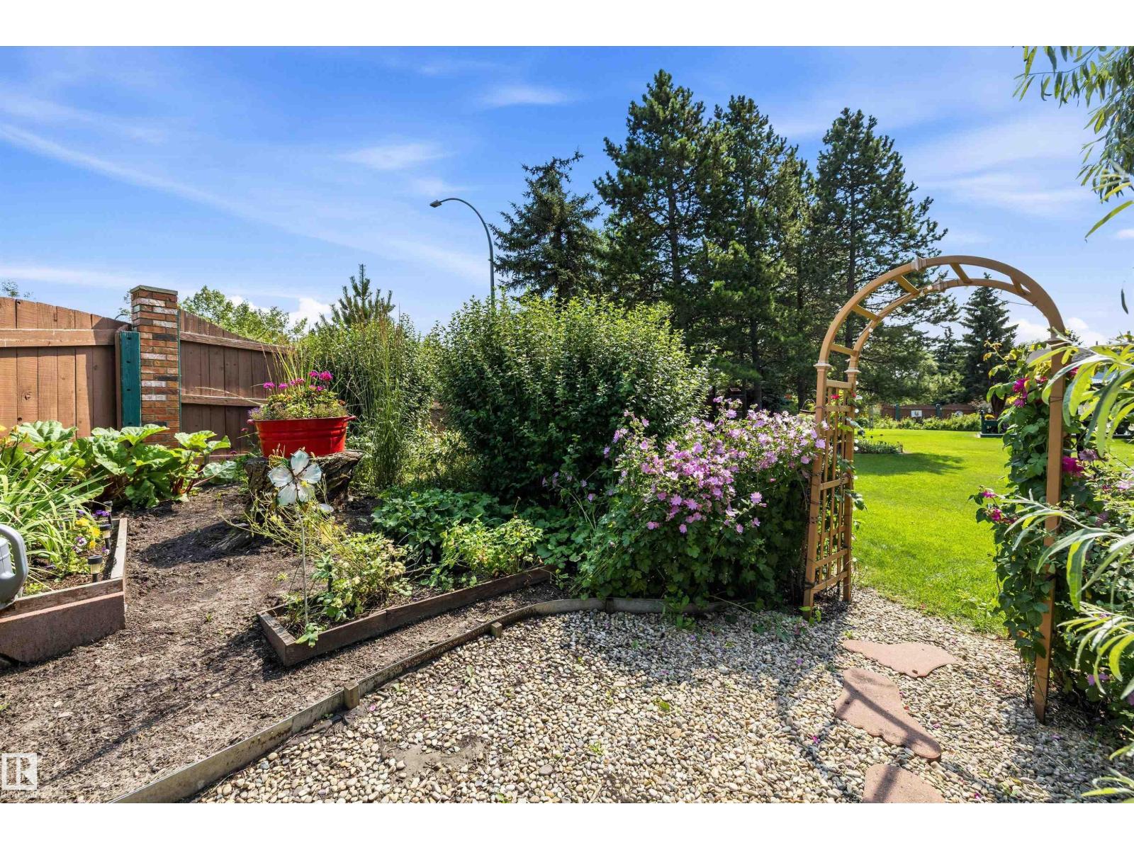 45 Blue Quill Cr Nw Property Photo 64