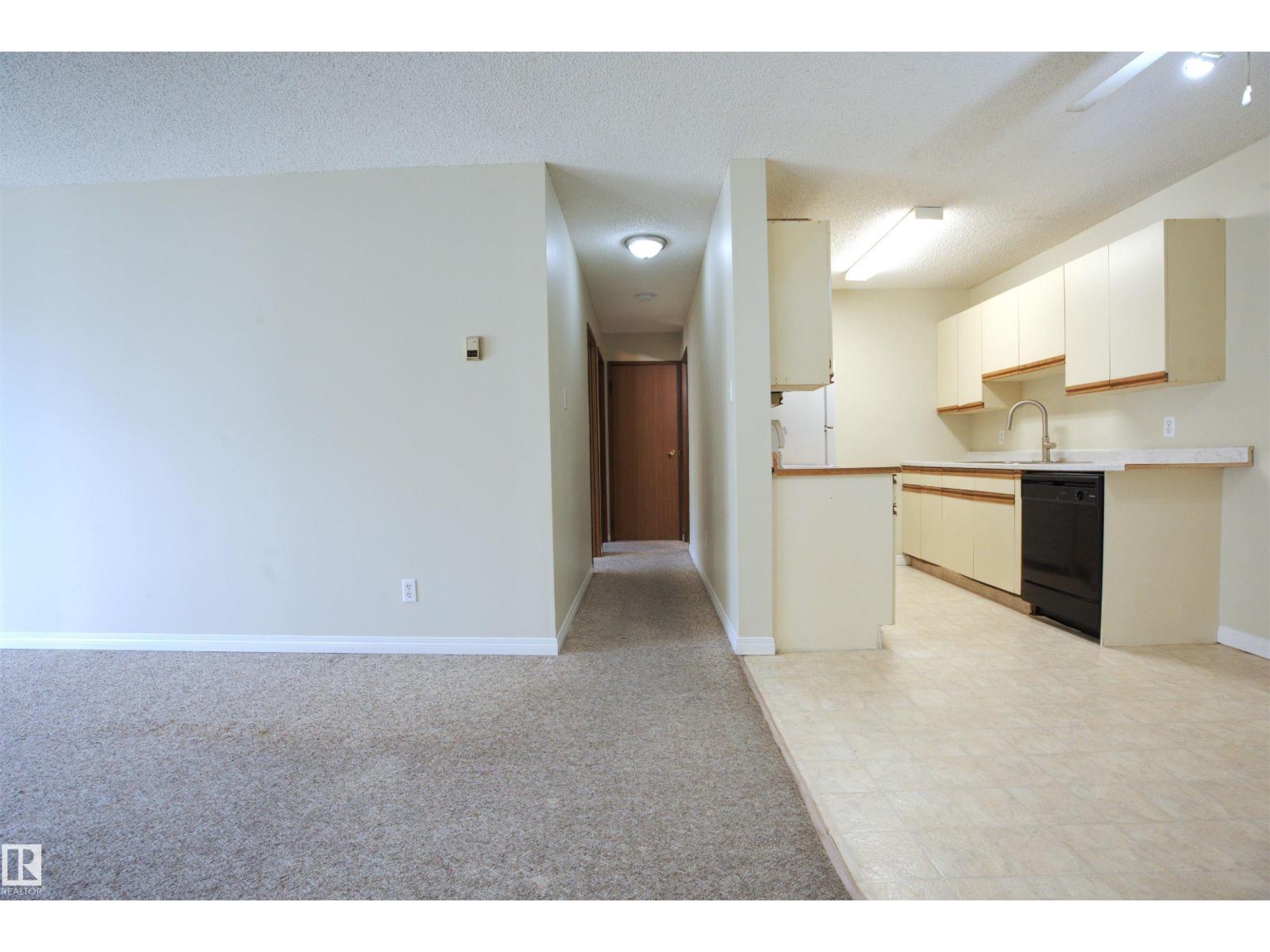 #106 10136 160 St Nw Property Photo 5