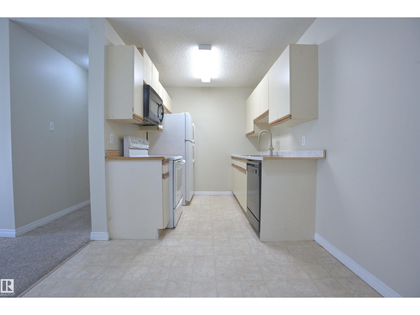 #106 10136 160 St Nw Property Photo 6