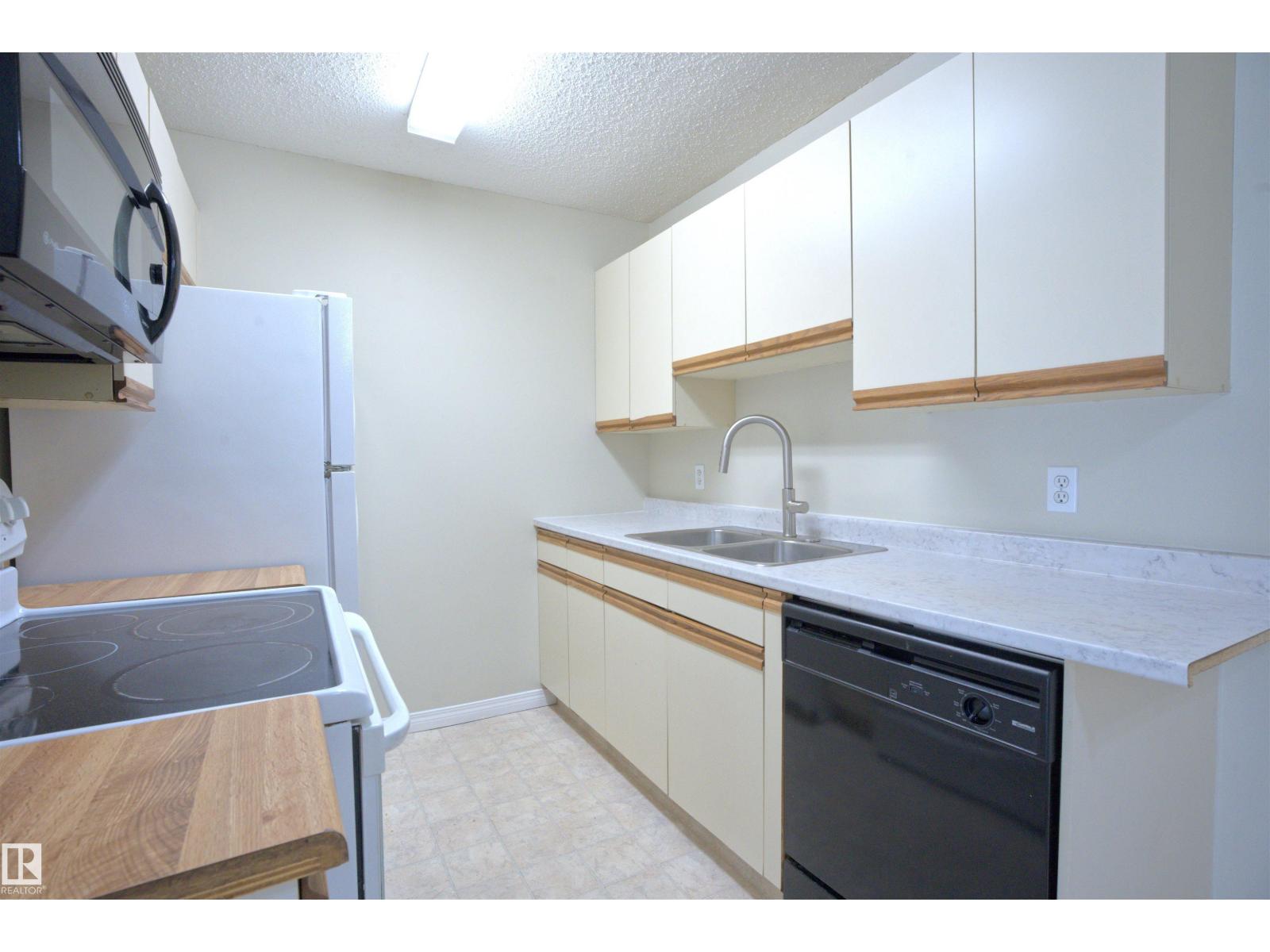 #106 10136 160 St Nw Property Photo 8