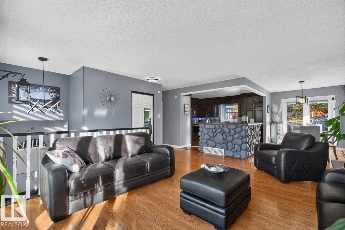 5502 48 Av Property Photo 7